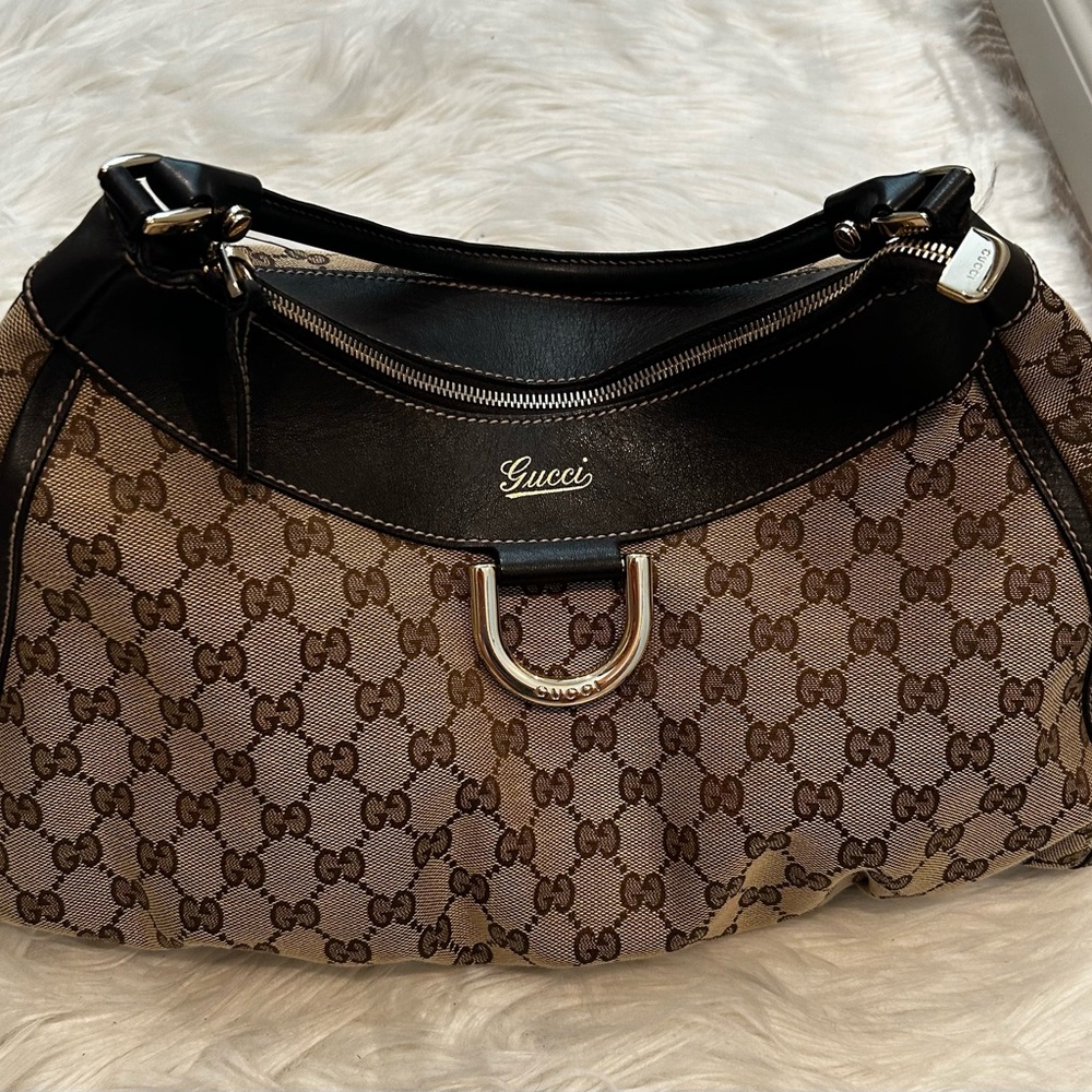 Cute Gucci satchel bag a lot of stuff goes in for everyday use